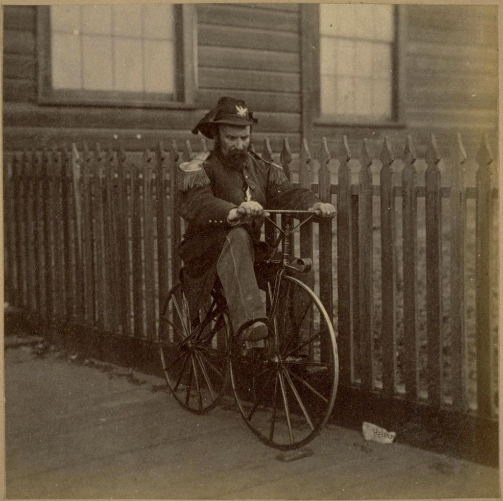 Norton en bicicleta Norton en bicicleta