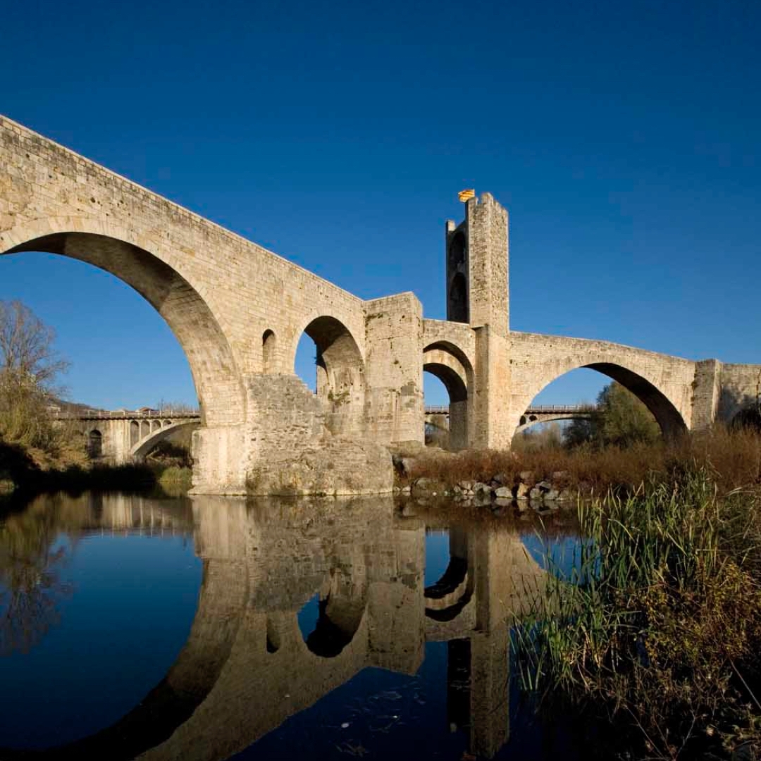 Pont de Besalú Pont de Besalú