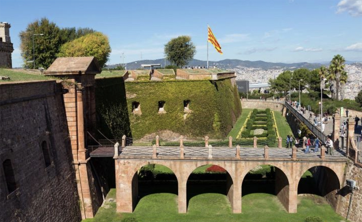 L'entrada al castell L'entrada al castell