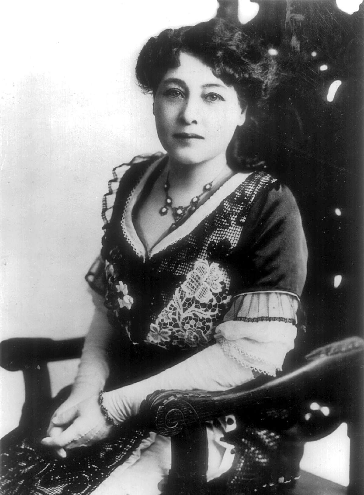 Alice Guy posa per al fotògraf Alice Guy posa per al fotògraf