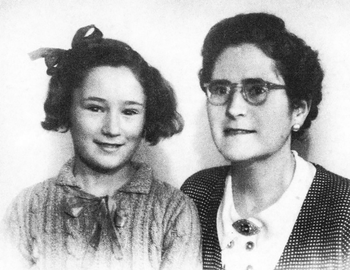 Frederica Montseny amb la seva filla gran, Vida